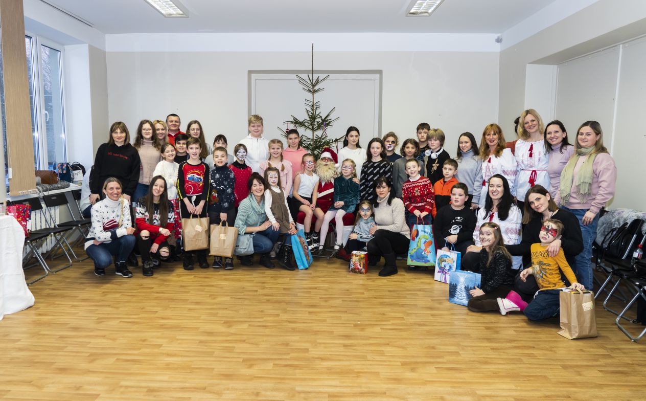 Svētku eglīte Ukrainas bērniem