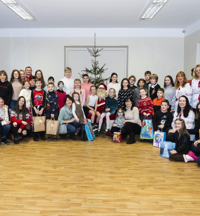 Svētku eglīte Ukrainas bērniem